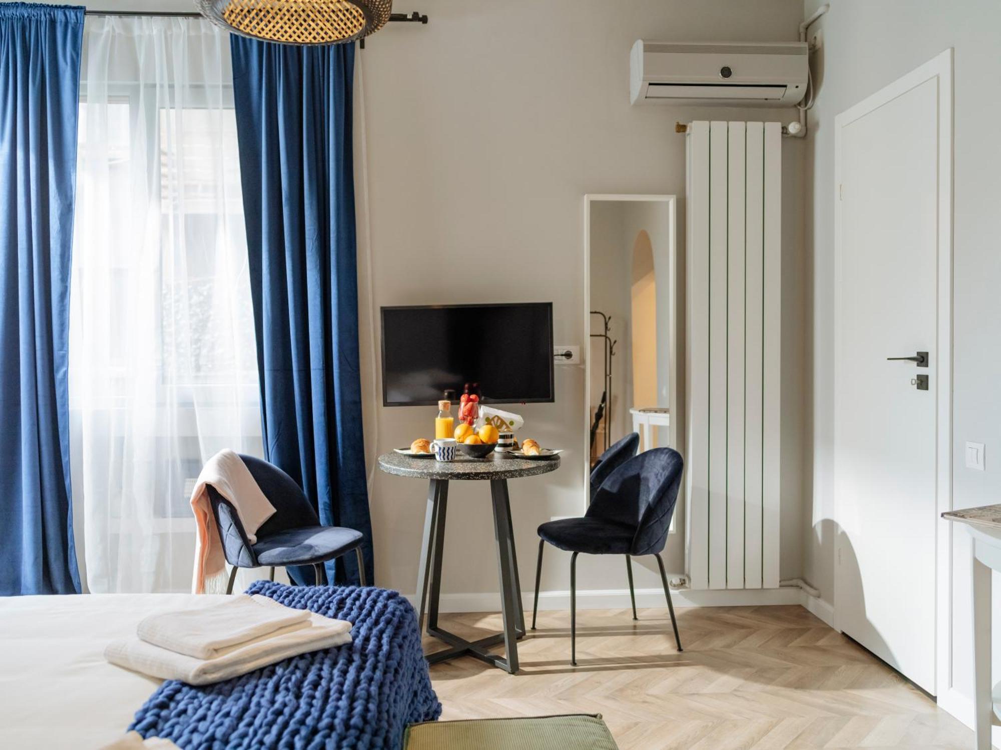 Petite Maison Sur Le Boulevard Bucareste Exterior foto